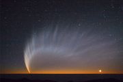 . 14.18.        (/2006  PI   McNaught),    19  2007 .   - (  , ).      . : ESO